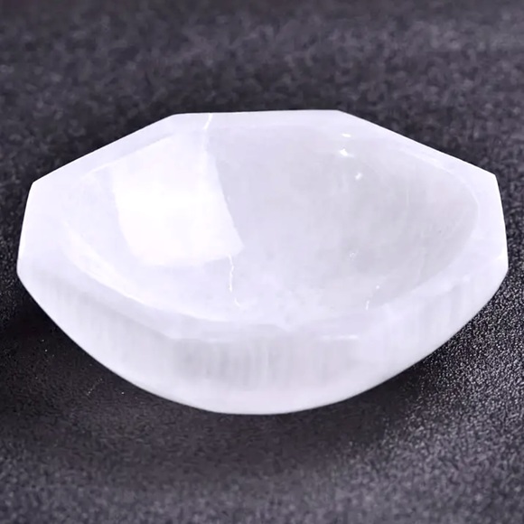 Quality selenite bowl - Picture 6 of 6